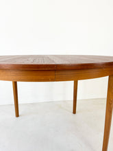 Afbeelding in Gallery-weergave laden, Ronde Teakhouten Tafel