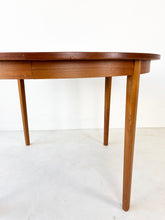 Afbeelding in Gallery-weergave laden, Ronde Teakhouten Tafel