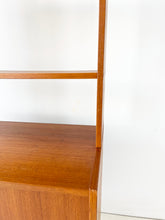 Afbeelding in Gallery-weergave laden, Scandinavische Vintage Boekenkast / Wandkast
