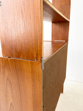 Afbeelding in Gallery-weergave laden, Scandinavische Vintage Boekenkast / Wandkast