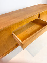 Load image into Gallery viewer, Erik Wørts Eiken Dressoir