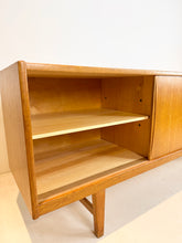 Load image into Gallery viewer, Erik Wørts Eiken Dressoir