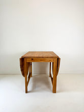 Afbeelding in Gallery-weergave laden, Karin Mobring Hangoortafel (jaren 70)