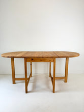 Afbeelding in Gallery-weergave laden, Karin Mobring Hangoortafel (jaren 70)