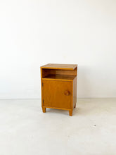 Load image into Gallery viewer, Zweeds Vintage Nachtkastje