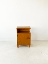 Load image into Gallery viewer, Zweeds Vintage Nachtkastje