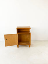 Load image into Gallery viewer, Zweeds Vintage Nachtkastje