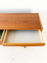 Load image into Gallery viewer, Scandinavisch Vintage Dressoir