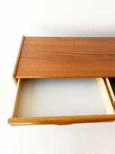 Load image into Gallery viewer, Scandinavisch Vintage Dressoir