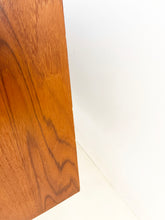 Load image into Gallery viewer, Scandinavisch Vintage Dressoir