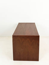Afbeelding in Gallery-weergave laden, Lage Teak Ladekast