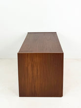 Afbeelding in Gallery-weergave laden, Lage Teak Ladekast