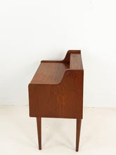 Afbeelding in Gallery-weergave laden, Vintage Teak Nachtkastje uit Denemarken