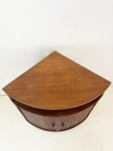 Afbeelding in Gallery-weergave laden, Deense Teak Hoekkast