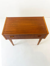 Afbeelding in Gallery-weergave laden, Nachtkastje
