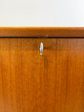 Afbeelding in Gallery-weergave laden, Hoog Dressoir
