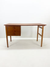 Afbeelding in Gallery-weergave laden, Vintage Teak Bureau