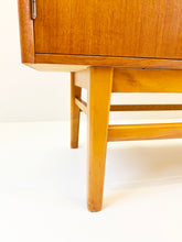 Afbeelding in Gallery-weergave laden, Hoog Dressoir