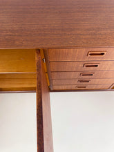 Afbeelding in Gallery-weergave laden, Teak Dressior