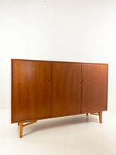 Afbeelding in Gallery-weergave laden, Teak Hoge Dressoir