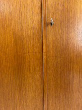 Afbeelding in Gallery-weergave laden, Teak Hoge Dressoir