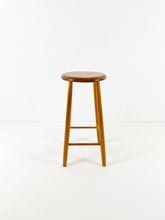 Afbeelding in Gallery-weergave laden, Houten Kruk