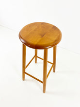Afbeelding in Gallery-weergave laden, Houten Kruk