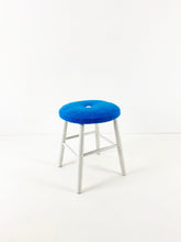 Afbeelding in Gallery-weergave laden, Blauw Gestoffeerd Krukje