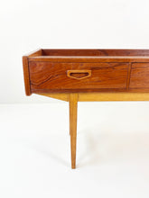 Afbeelding in Gallery-weergave laden, Laag Klein Dressoir