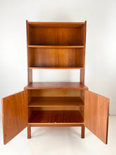 Afbeelding in Gallery-weergave laden, Kleine Teak Wandkast