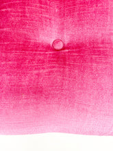 Afbeelding in Gallery-weergave laden, Royaal Roze Mohair Velours Fauteuil
