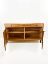 Afbeelding in Gallery-weergave laden, Zweedse Teak Vintage Dressoir, Bertil Fridhagen voor Bodafors