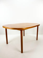 Afbeelding in Gallery-weergave laden, Ovale Vintage Teak Eettafel