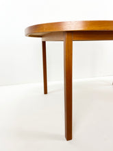 Afbeelding in Gallery-weergave laden, Ovale Vintage Teak Eettafel