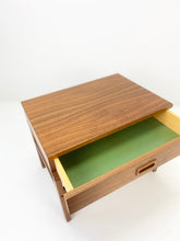 Afbeelding in Gallery-weergave laden, Vintage Nachtkastje