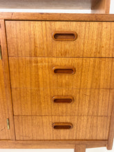 Afbeelding in Gallery-weergave laden, Zweedse Teak Wandkast / Boekenkast