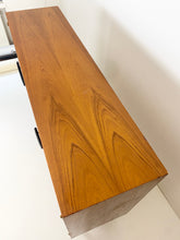 Afbeelding in Gallery-weergave laden, Teak Dressoir