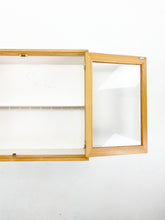 Afbeelding in Gallery-weergave laden, Grenen Hangkast