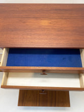 Afbeelding in Gallery-weergave laden, Teak Dressoir