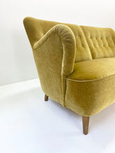 Afbeelding in Gallery-weergave laden, Okergele Vintage Fluwelen Bank
