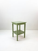 Afbeelding in Gallery-weergave laden, Groen Vintage Tafeltje