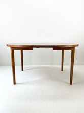 Load image into Gallery viewer, Rode Eetkamertafel