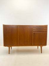 Afbeelding in Gallery-weergave laden, Teak Highboard / Dressoir