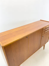 Afbeelding in Gallery-weergave laden, Teak Highboard / Dressoir