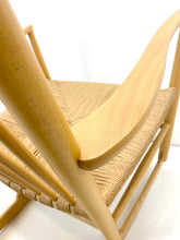 Load image into Gallery viewer, Hans J. Wegner J16 Vintage Schommelstoel