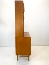Afbeelding in Gallery-weergave laden, Kleine Teak Wandkast / Boekenkast