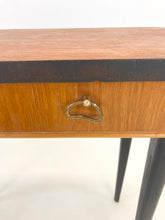 Afbeelding in Gallery-weergave laden, Zweedse Teak Bijzettafel