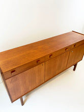 Afbeelding in Gallery-weergave laden, Zweedse Dressoir