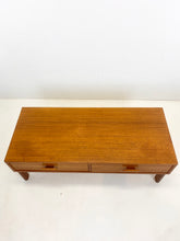 Load image into Gallery viewer, Laag Teak Kastje / TV Meubel