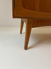 Afbeelding in Gallery-weergave laden, Brede Teak Wandkast
